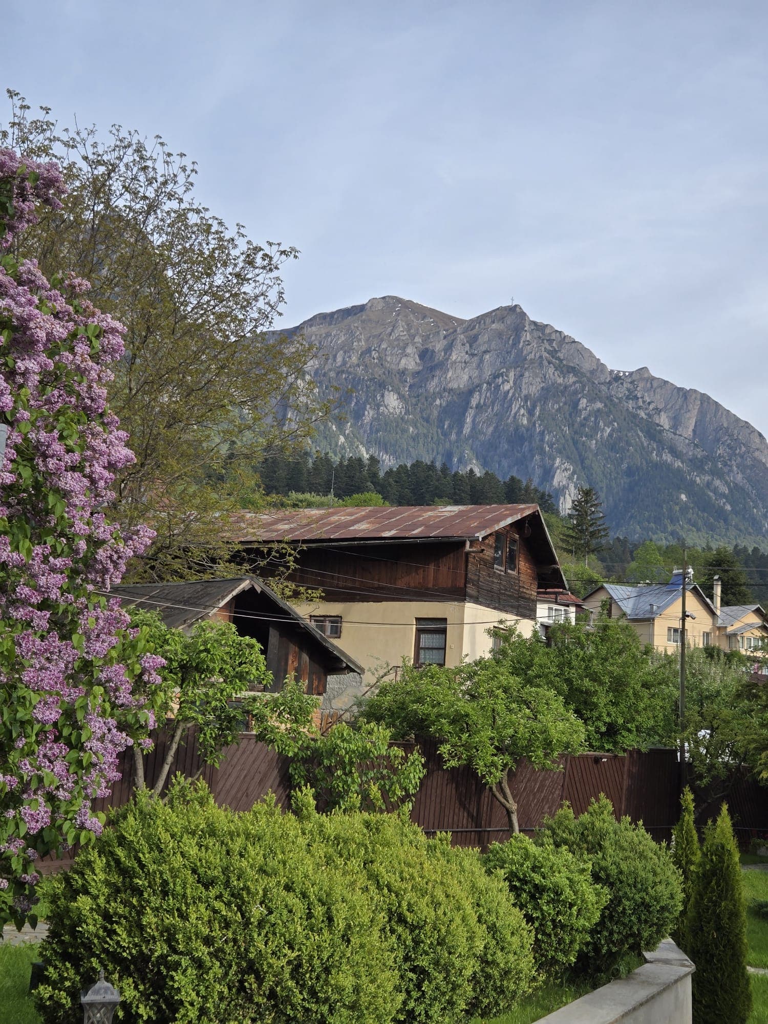 Vârful Caraiman văzut de la vilă